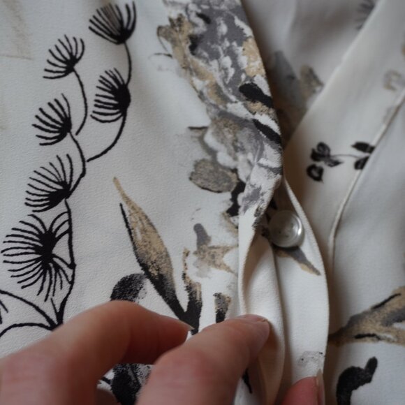 WHBM Floral Blouse || XS - Picture 3 of 6